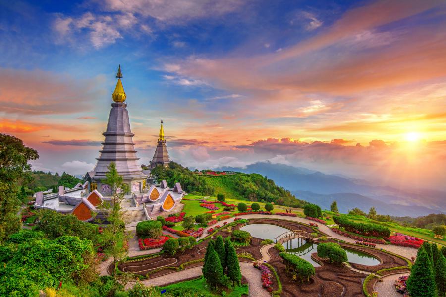 Also called Twin Pagodas or Phra Mahathat Naphamethanidon and Naphaphone Phumi Siri, Two Chedis are located not too far from the summit