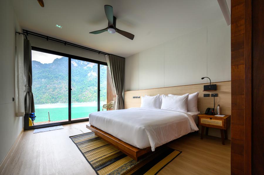 360&deg; Issara Floating Resort - deluxe rooms for couples
