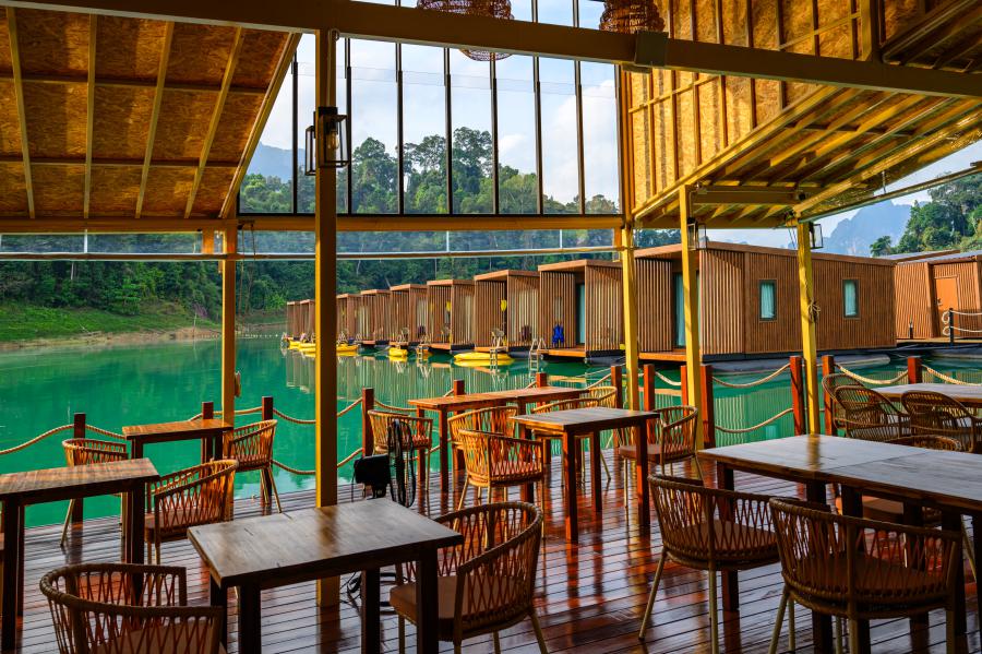 360&deg; Issara Floating Resort - restaurant view